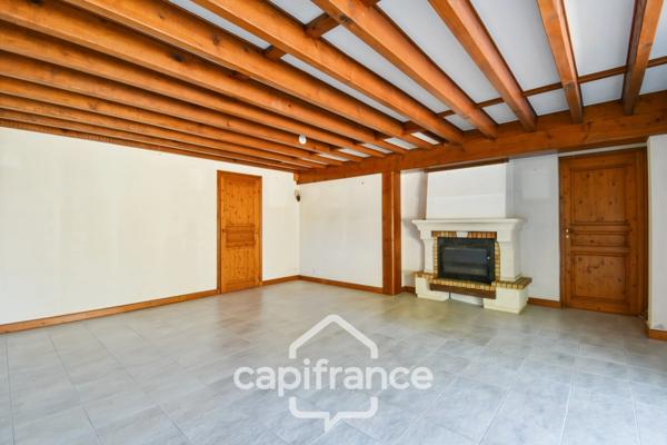 Maison à vendre  COURCELLES (17), 140m²habitables, 7 pièces sur 4800m² de terrain avec nombreuses dépendances