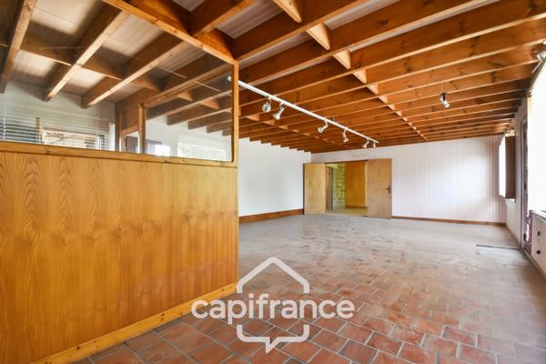 Maison à vendre  COURCELLES (17), 140m²habitables, 7 pièces sur 4800m² de terrain avec nombreuses dépendances