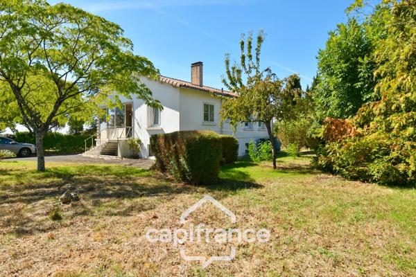 Maison à vendre  COURCELLES (17), 140m²habitables, 7 pièces sur 4800m² de terrain avec nombreuses dépendances
