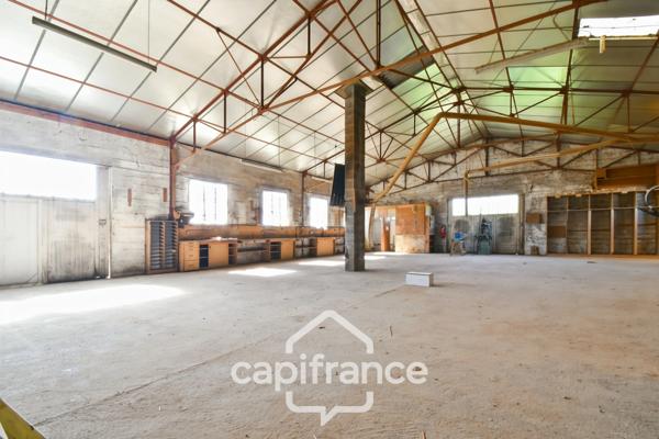 Maison à vendre  COURCELLES (17), 140m²habitables, 7 pièces sur 4800m² de terrain avec nombreuses dépendances