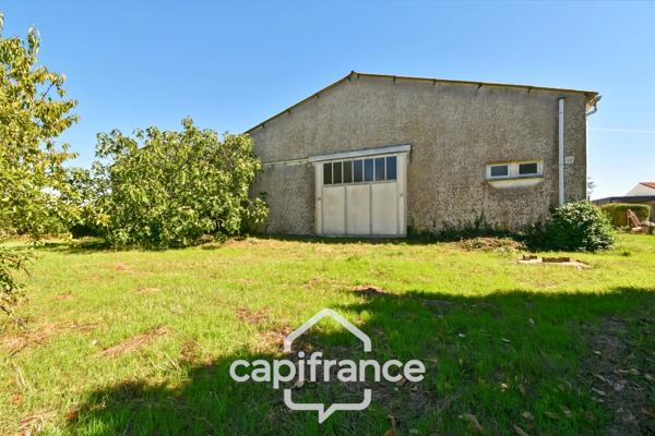 Maison à vendre  COURCELLES (17), 140m²habitables, 7 pièces sur 4800m² de terrain avec nombreuses dépendances