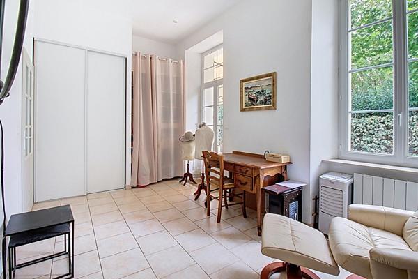 A VENDRE Appartement 3 pièces de 70m² - rez de jardin 216m² - Garage - cave - proche village