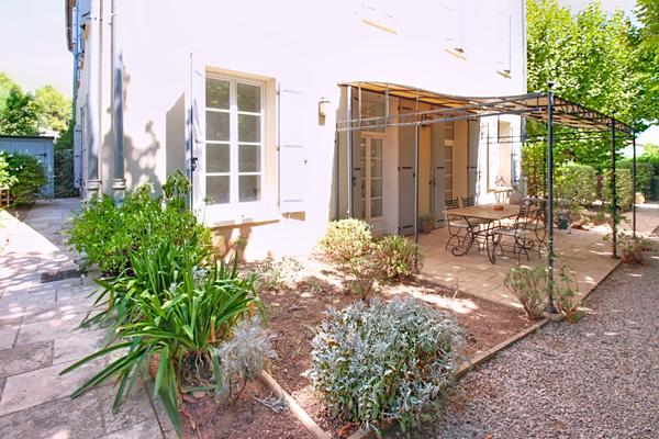 A VENDRE Appartement 3 pièces de 70m² - rez de jardin 216m² - Garage - cave - proche village