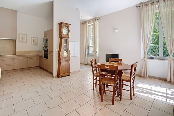 A VENDRE Appartement 3 pièces de 70m² - rez de jardin 216m² - Garage - cave - proche village