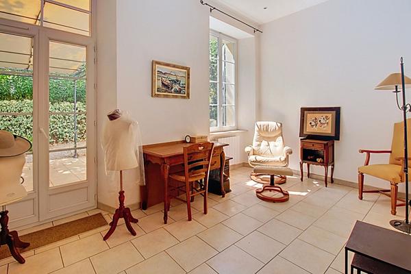 A VENDRE Appartement 3 pièces de 70m² - rez de jardin 216m² - Garage - cave - proche village