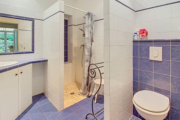 A VENDRE Appartement 3 pièces de 70m² - rez de jardin 216m² - Garage - cave - proche village