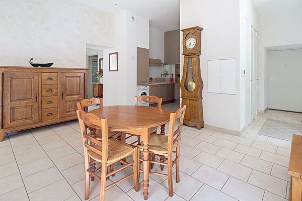A VENDRE Appartement 3 pièces de 70m² - rez de jardin 216m² - Garage - cave - proche village