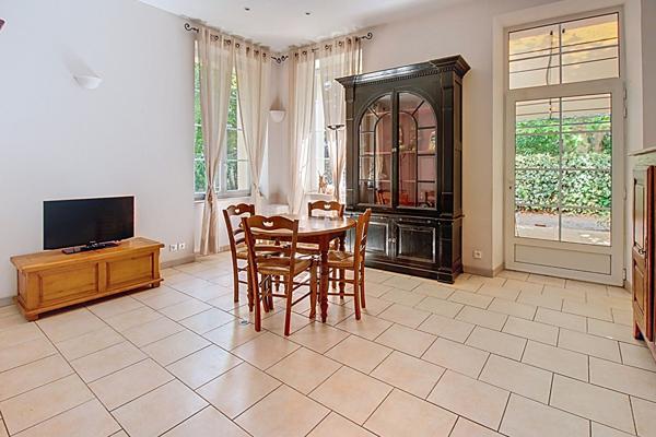 A VENDRE Appartement 3 pièces de 70m² - rez de jardin 216m² - Garage - cave - proche village