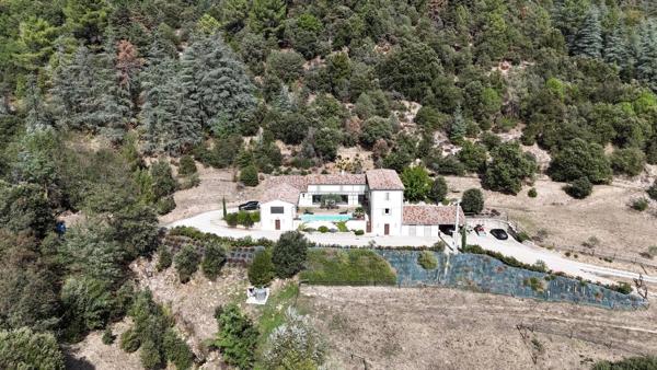 Ardèche : Vallée de l'Eyrieux Demeure de prestige  6 pièce(s) 200 m2 sur 10 hectares.