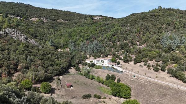 Ardèche : Vallée de l'Eyrieux Demeure de prestige  6 pièce(s) 200 m2 sur 10 hectares.