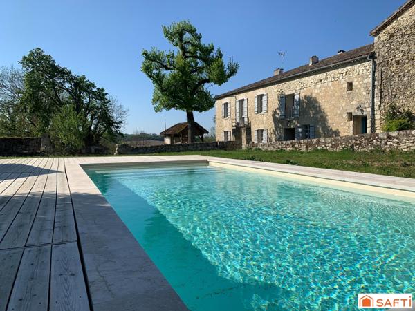 CORPS DE FERME AVEC GÎTES, PISCINE ET PIGONNIER