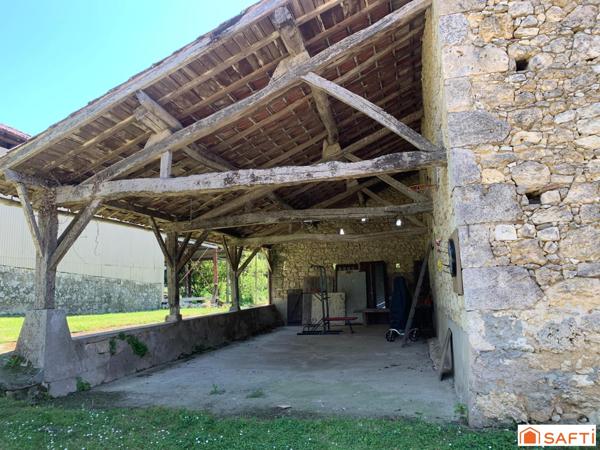 CORPS DE FERME AVEC GÎTES, PISCINE ET PIGONNIER