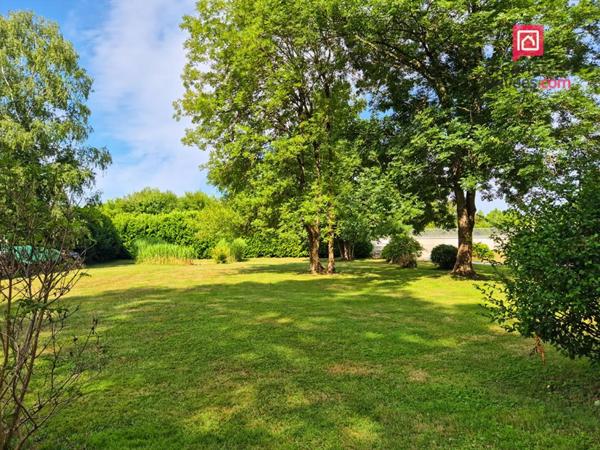 Propriété avec dépendances, parc arboré et fort potentiel