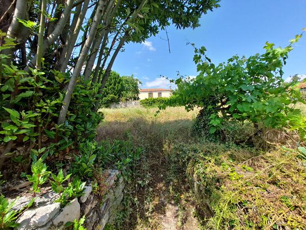 Terrain constructible  de 433 m² situé sur la commune de Rives d'Autise hors lotissement