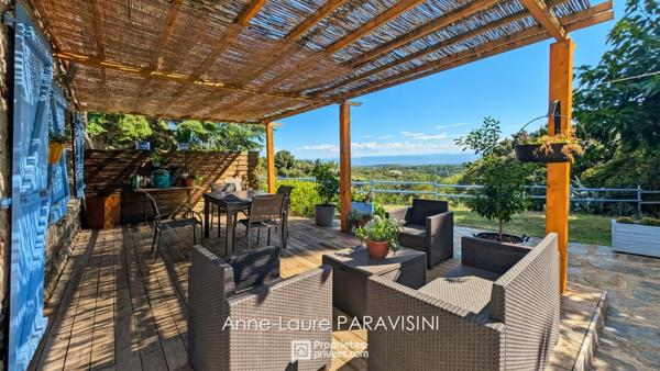 Maison, gîte indépendant et écuries sur 12 000 m² avec vue panoramique