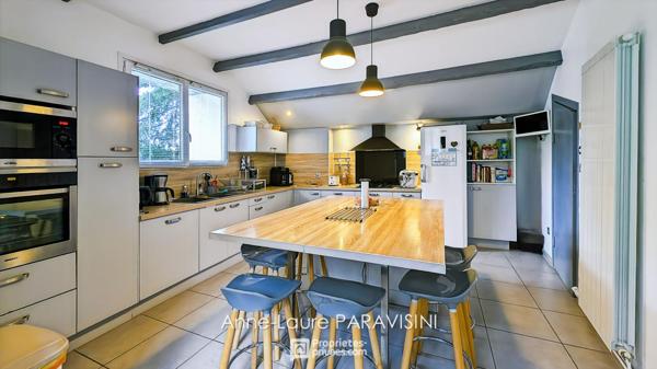 Maison, gîte indépendant et écuries sur 12 000 m² avec vue panoramique