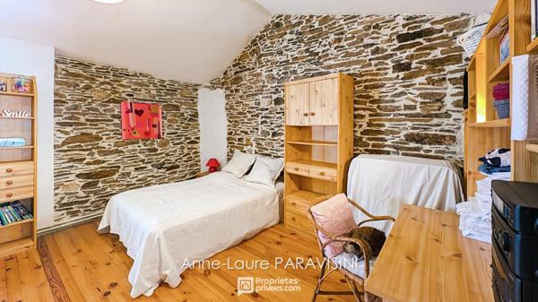 Maison, gîte indépendant et écuries sur 12 000 m² avec vue panoramique