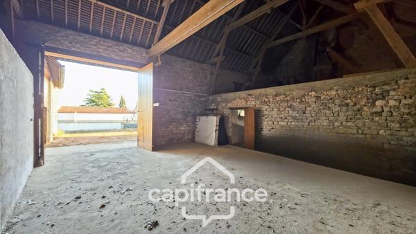 A vendre Maison en pierre de 9 pièces 180 m² avec dépendances de 880 m² sur terrain de 3692 m² (71100)