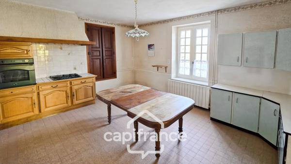 A vendre Maison en pierre de 9 pièces 180 m² avec dépendances de 880 m² sur terrain de 3692 m² (71100)