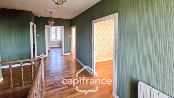 A vendre Maison en pierre de 9 pièces 180 m² avec dépendances de 880 m² sur terrain de 3692 m² (71100)