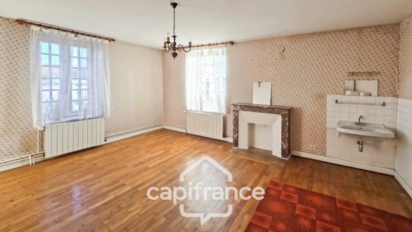 A vendre Maison en pierre de 9 pièces 180 m² avec dépendances de 880 m² sur terrain de 3692 m² (71100)