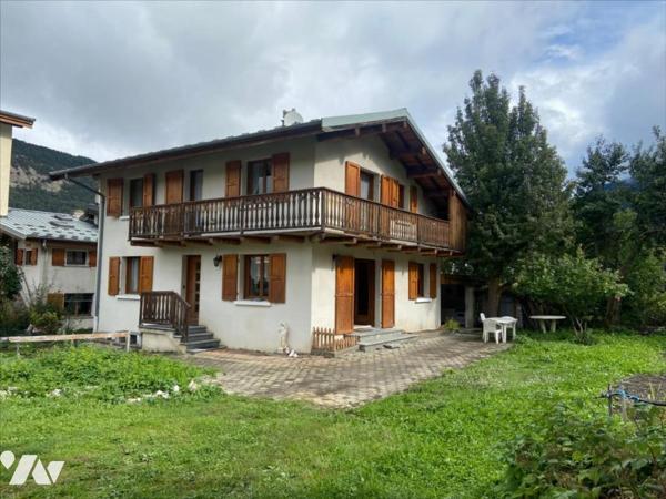 Maison rare à Bramans – 2 appartements F3 avec terrain et garage attenants.