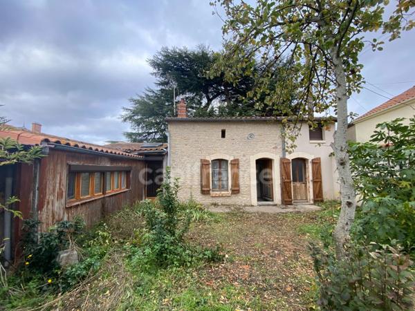 Maison de 70 m2 en pierres à restaurer TAIZE