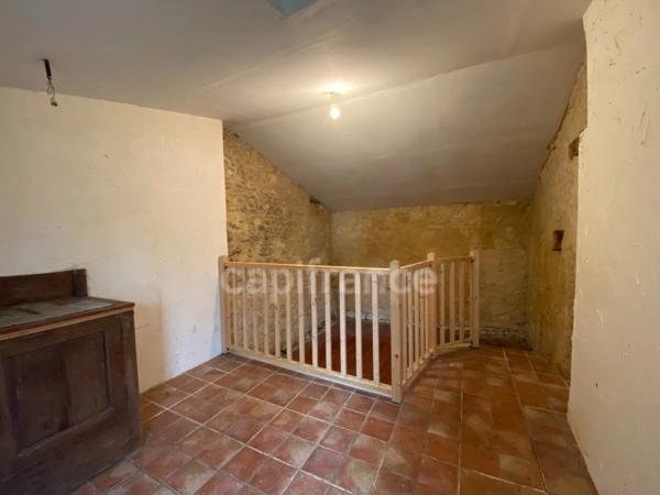 Maison de 70 m2 en pierres à restaurer TAIZE
