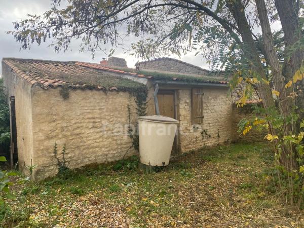 Maison de 70 m2 en pierres à restaurer TAIZE