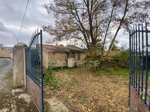 Maison de 70 m2 en pierres à restaurer TAIZE