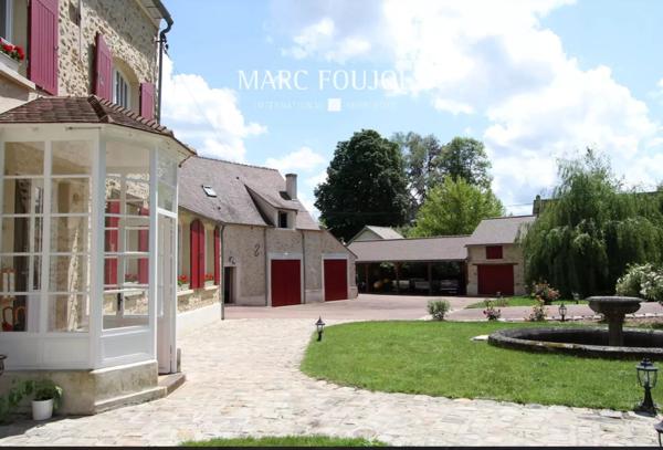 Moulin du XVIII rénové avec dépendance sur un parc de 13920m2