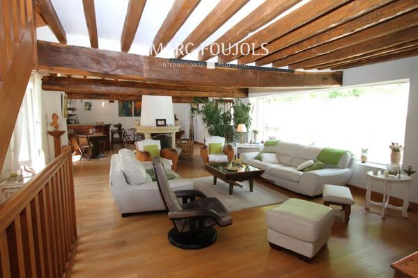 Moulin du XVIII rénové avec dépendance sur un parc de 13920m2