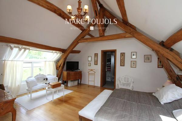 Moulin du XVIII rénové avec dépendance sur un parc de 13920m2