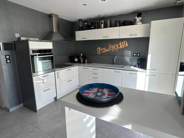 BEAUVOISIN – Maison 94 m² – 3 chambres – Piscine au sel – Garage