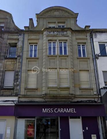 Situé en centre-ville, à proximité immédiate de toutes les commodités et des principaux axes routiers, découvrez ce bel immeuble de caractère mixte en monopropriété développant environ 458 m².

L’ensemble se compose actuellement de :

3 appartements de type F3, entièrement rénovés, d’environ 65 m² et 72 m²
1 local commercial de 136 m² en rez-de-chaussée
Une surface vacante en RDC/RDJ d’environ 113 m², offrant un fort potentiel avec la possibilité de créer 2 à 3 appartements supplémentaires

Travaux & prestations
De nombreux travaux et améliorations ont été réalisés depuis l’acquisition pour un montant total d’environ 204 000 € :
Rénovation complète des appartements,
amélioration générale de l’immeuble,
ensemble entretenu et valorisé.

Informations techniques
Chauffage électrique
DPE : D


Investissement locatif
L’immeuble comprend actuellement 5 lots, tous loués.
Revenus locatifs annuels HT/HC : 34 200 €
Revenus mensuels : 2 784 €
Taxe foncière : 2 454 €
Potentiel d’augmentation des revenus grâce à la surface exploitable restante.

Un bien rare offrant à la fois :
une situation stratégique,
des revenus immédiats,
un potentiel de valorisation supplémentaire.

Idéal investisseurs patrimoniaux ou marchands souhaitant développer la rentabilité d’un ensemble immobilier de qualité.
Contactez-moi !