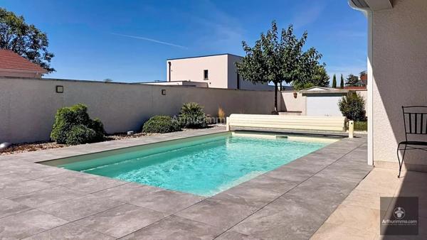 Vente                                                      Maison
                        
                     5 pièces                      122 m2                     à Villerest