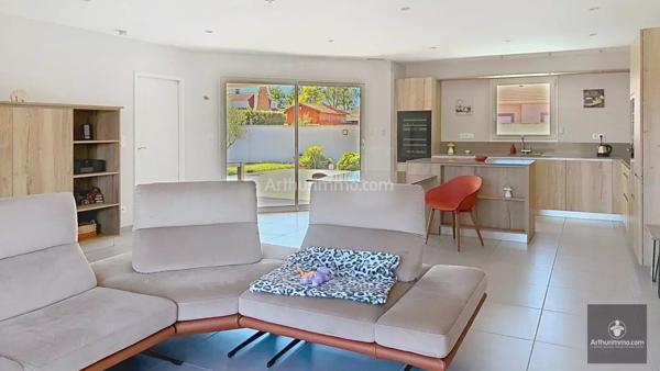 Vente                                                      Maison
                        
                     5 pièces                      122 m2                     à Villerest