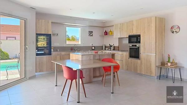 Vente                                                      Maison
                        
                     5 pièces                      122 m2                     à Villerest