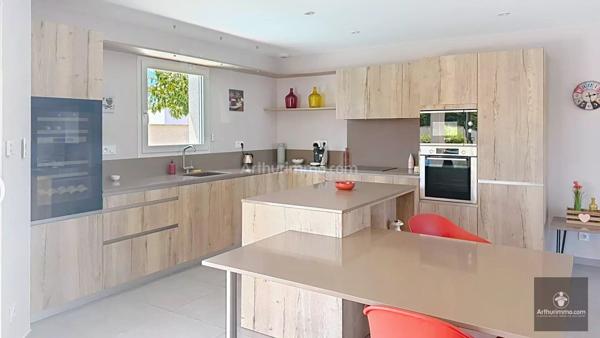 Vente                                                      Maison
                        
                     5 pièces                      122 m2                     à Villerest