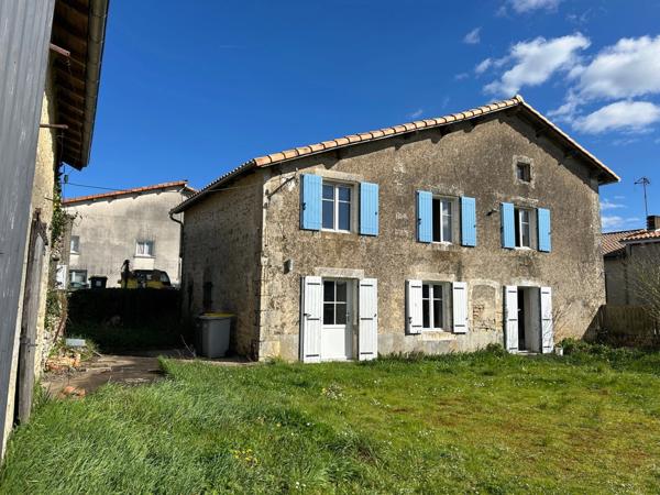 MAISON DE BOURG A FINIR DE RÉNOVER, 111 M² EXPLOITABLES, DÉPENDANCES, TERRAIN 1310M²... A SAISIR !!