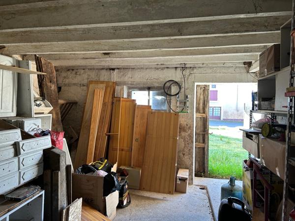 MAISON DE BOURG A FINIR DE RÉNOVER, 111 M² EXPLOITABLES, DÉPENDANCES, TERRAIN 1310M²... A SAISIR !!