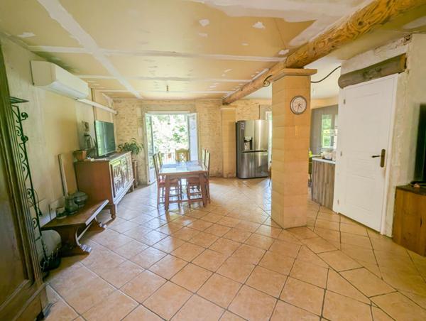 Maison au fil de l'eau entre Fontaine de Vaucluse et Saumane De Vaucluse