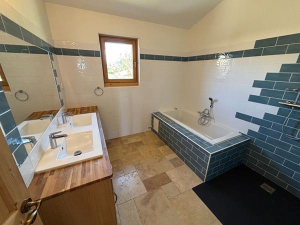 Maison Sisteron 4 pièce(s) de 110m2 plus dépendances