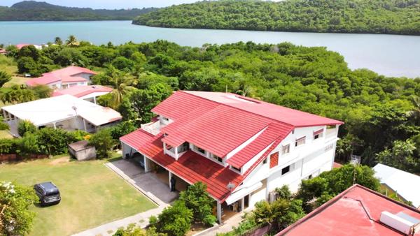 IMMEUBLE DE RAPPORT F 22 AU VAUCLIN ACCES DIRECT MER - PONTON PRIVE