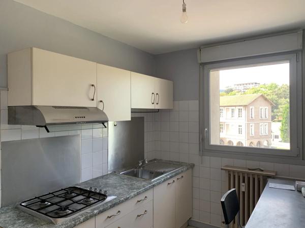 Location                                                      Appartement
                        
                     3 pièces                      49 m2                     à Saint-Chamond