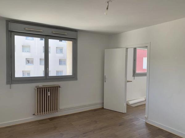 Location                                                      Appartement
                        
                     3 pièces                      49 m2                     à Saint-Chamond