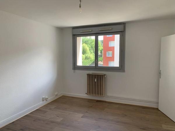 Location                                                      Appartement
                        
                     3 pièces                      49 m2                     à Saint-Chamond