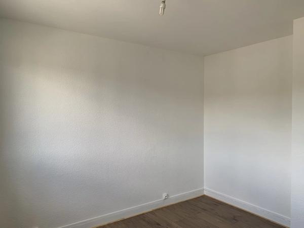 Location                                                      Appartement
                        
                     3 pièces                      49 m2                     à Saint-Chamond