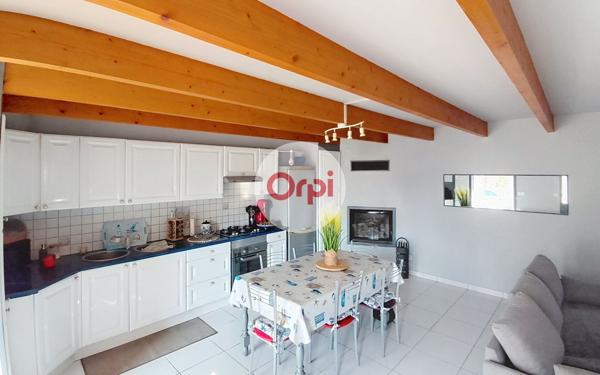 Maison à vendre    3 pièces •  Ambon