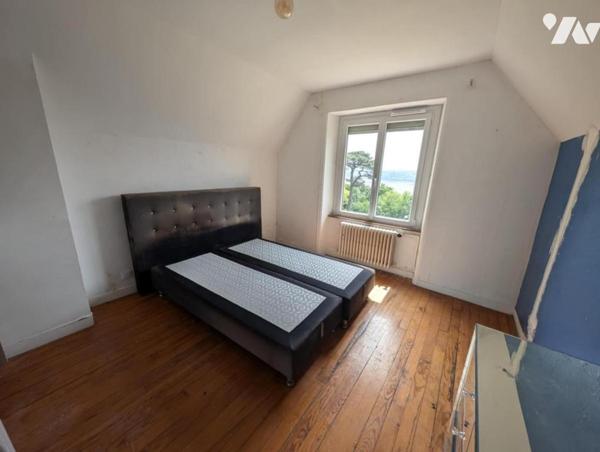 À VENDRE – MAISON DE PAYS EN PIERRE AVEC VUE MER PARTIELLE, CENTRE-VILLE DE PERROS-GUIREC